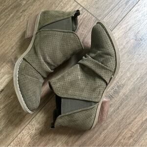 Report Women's Drewe Perforated Bootie, Olive Green, Size 7, Leather Stack